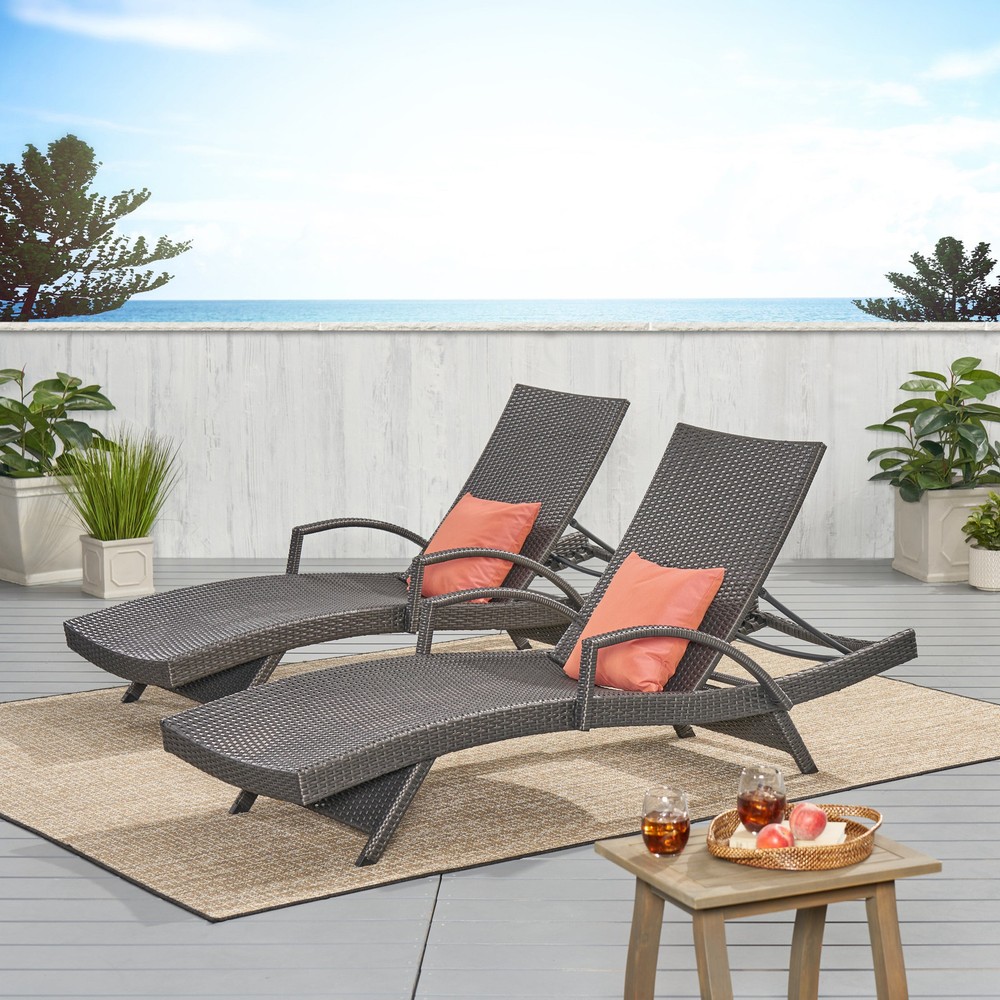 Salem Wicker Chaise Lounge with Arm for Stylish Patio Comfort