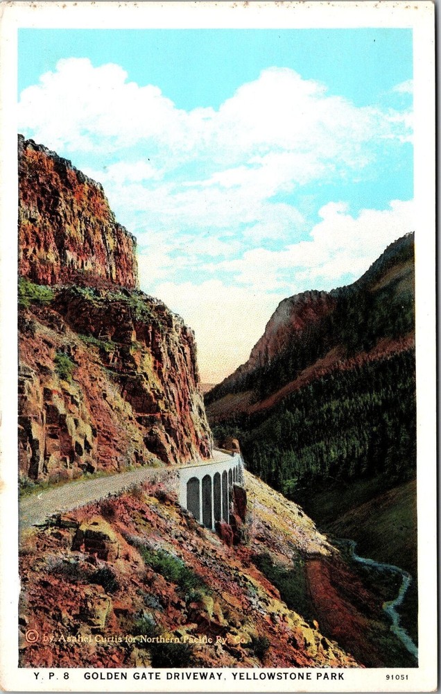 Yellowstone Park WY-Wyoming, Golden Gate Driveway, Vintage Postcard