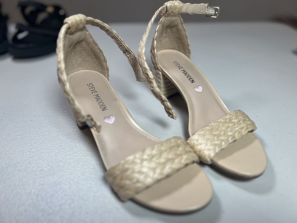 Steve Madden Women's Beige Raffia Block Heel Ankle Strap Sandals Size 2