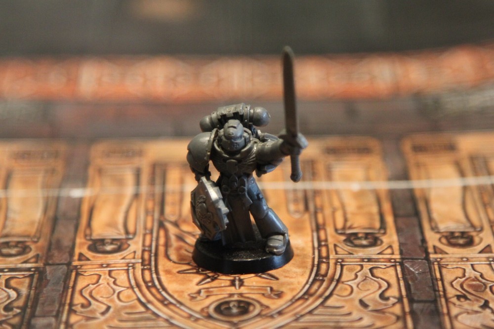 WARHAMMER 40,000 WH40K - CLASSIC SPACE MARINE COMMAND FIGURE - COMPANY CHAMPION