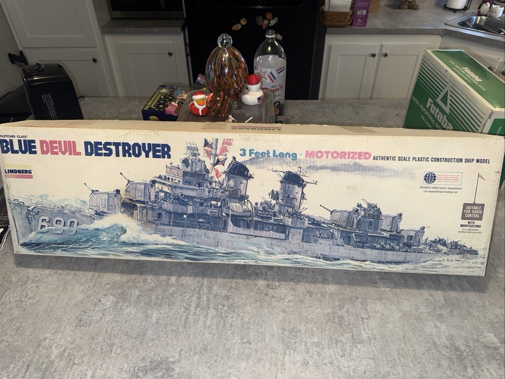 Lindberg Blue Devil Destroyer 1/125 Scale Motorized Model 70815 OPEN BOX RC