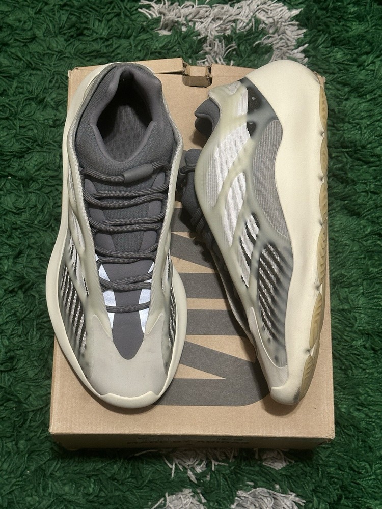 Size 10.5 - adidas Yeezy 700 V3 Fade Salt