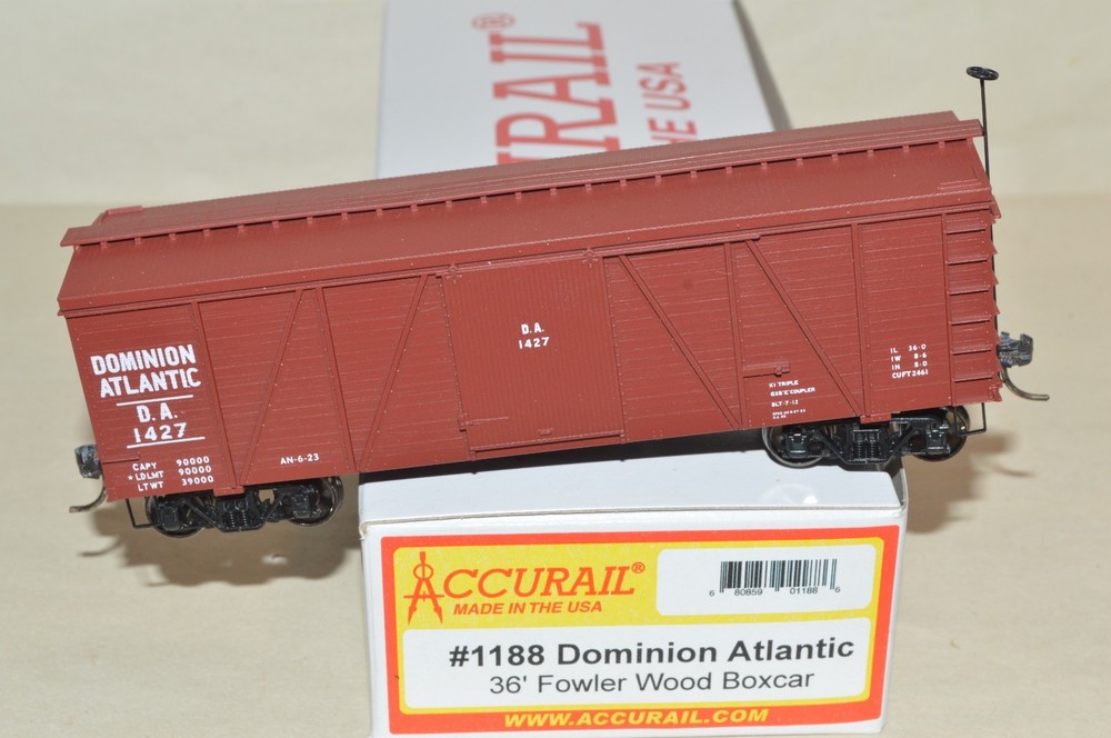 HO scale Accurail Dominion Atlantic RR 436' Fowler wood box car train MWKD