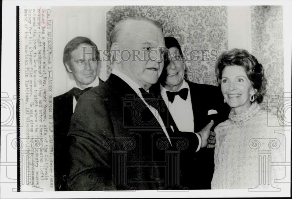 1974 Press Photo Actor James Cagney with Nancy Reagan at ceremony in Los Angeles