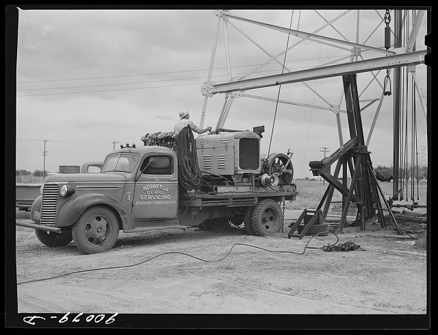 Photo:Wichita Kansas 1941 Oil Well Servicing Truck Drilling Rig Key Work