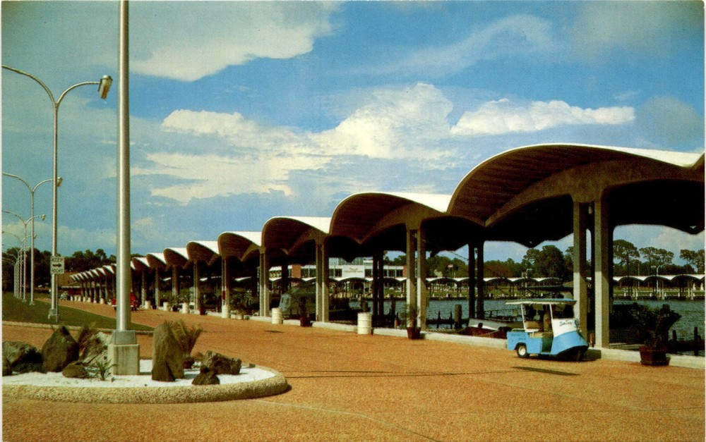 Broadwater Beach Hotel Marina, Biloxi, Mississippi, Deep South Postcard