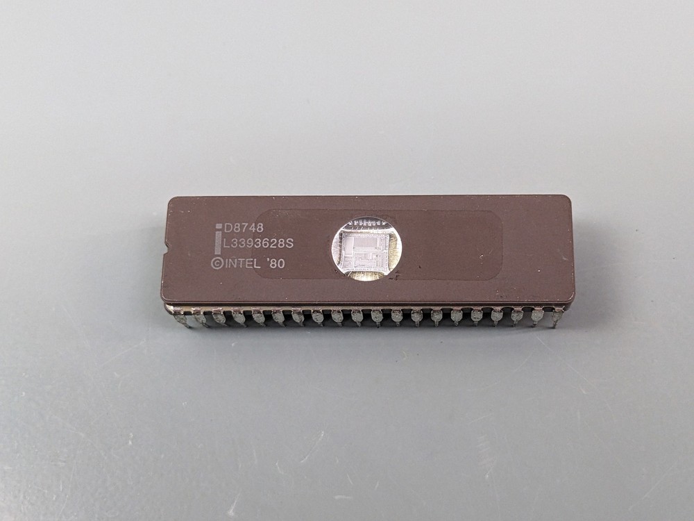 (2) Intel 8748 Microcontroller ICs ~ D8748 MCS-48 UV EPROM ~ Tested Good