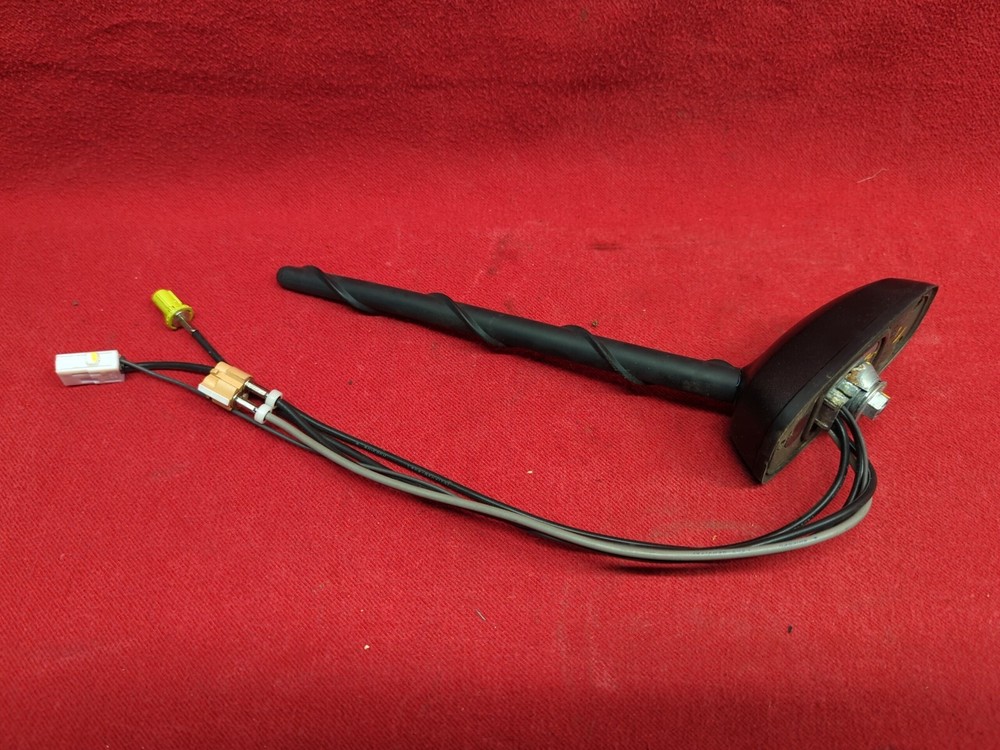 2007 - 2010 Saturn Vue / Torrent / Equinox - Roof Antenna / Base / Mast -