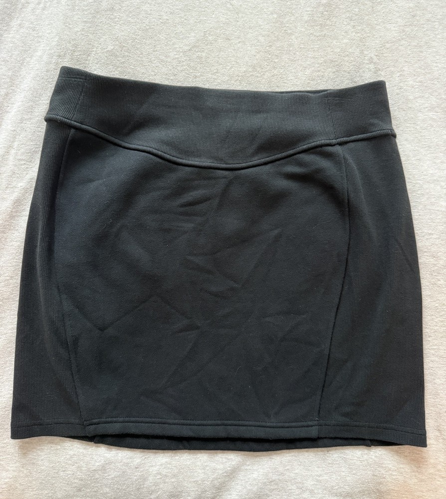 Lululemon Scuba HR Mini Skirt, Size Large, size 10/12 Black, cotton