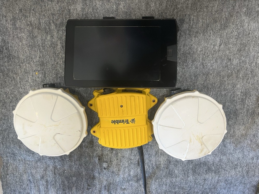 Trimble Earthworks GPS Excavator & Dozer Machine Control w/ TD520, Dual MS975's