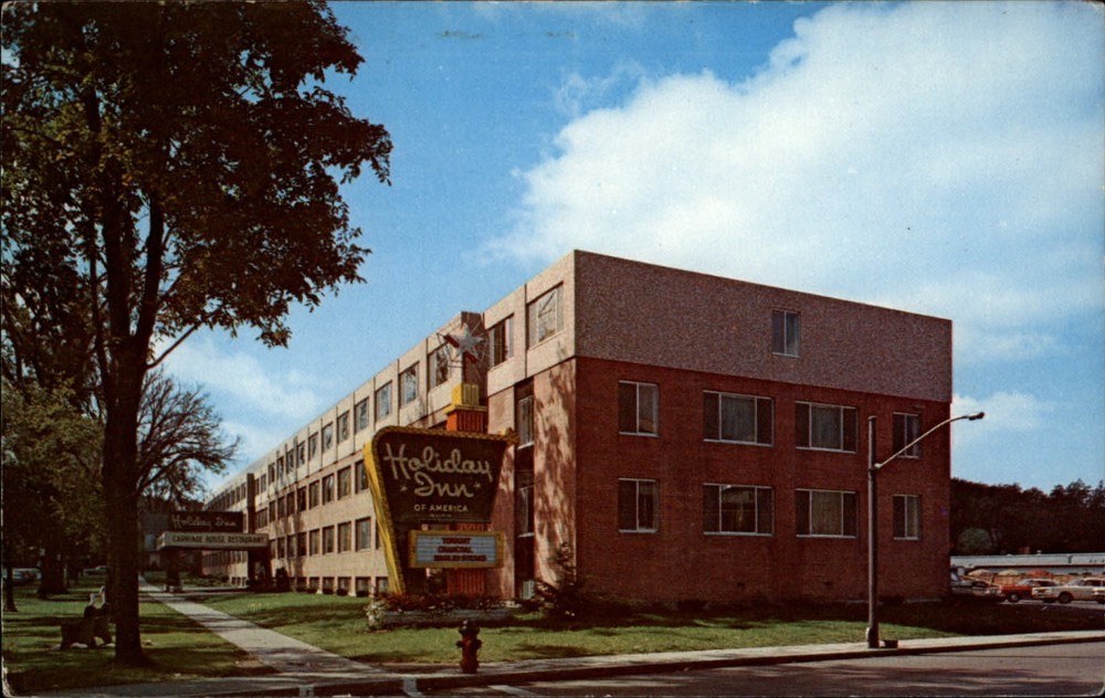 Holiday Inn Watertown New York ~ I-81 ~ 1950s-60s vintage postcard