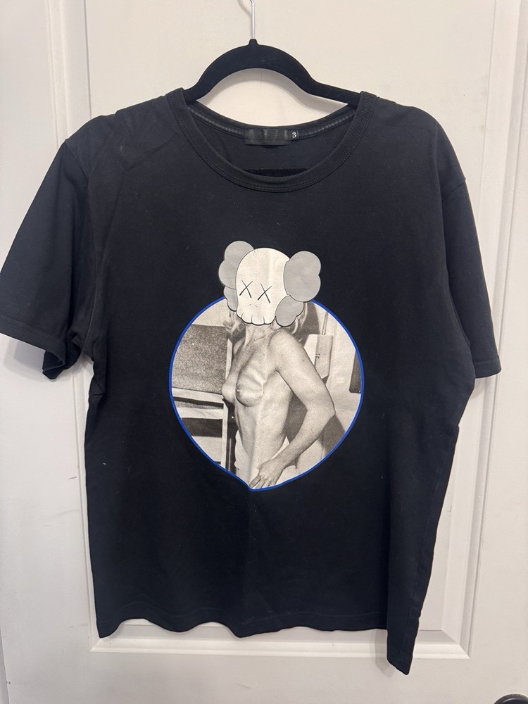 KAWS original fake Short Sleeve Regular Fit T-Shirt Size 3