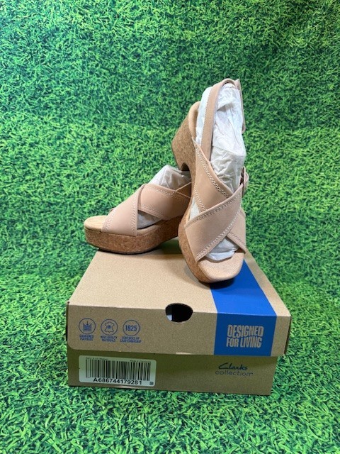 Clarks Nerisa West Sand Womens Size 6.5M Comfortable Casual Sandals