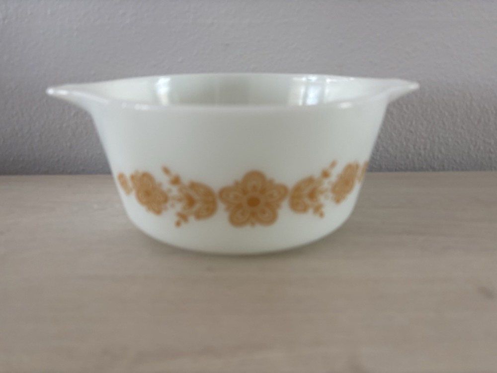Vintage White Pyrex Butterfly Gold 1 1/2 Qt Casserole 474-B No Lid