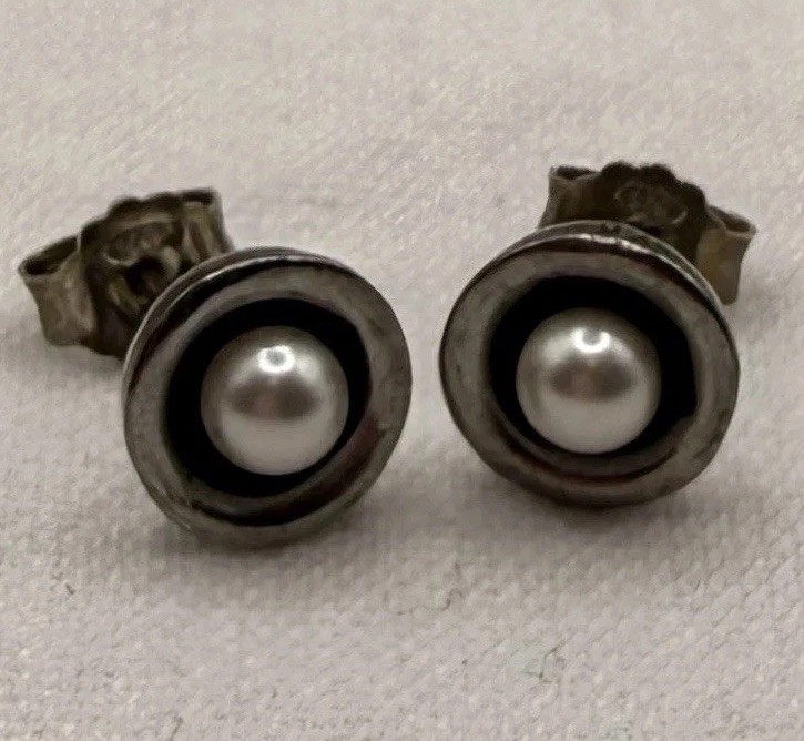 Vintage 925 Sterling Silver Pearl Stud Earrings Bezel Set Minimalist