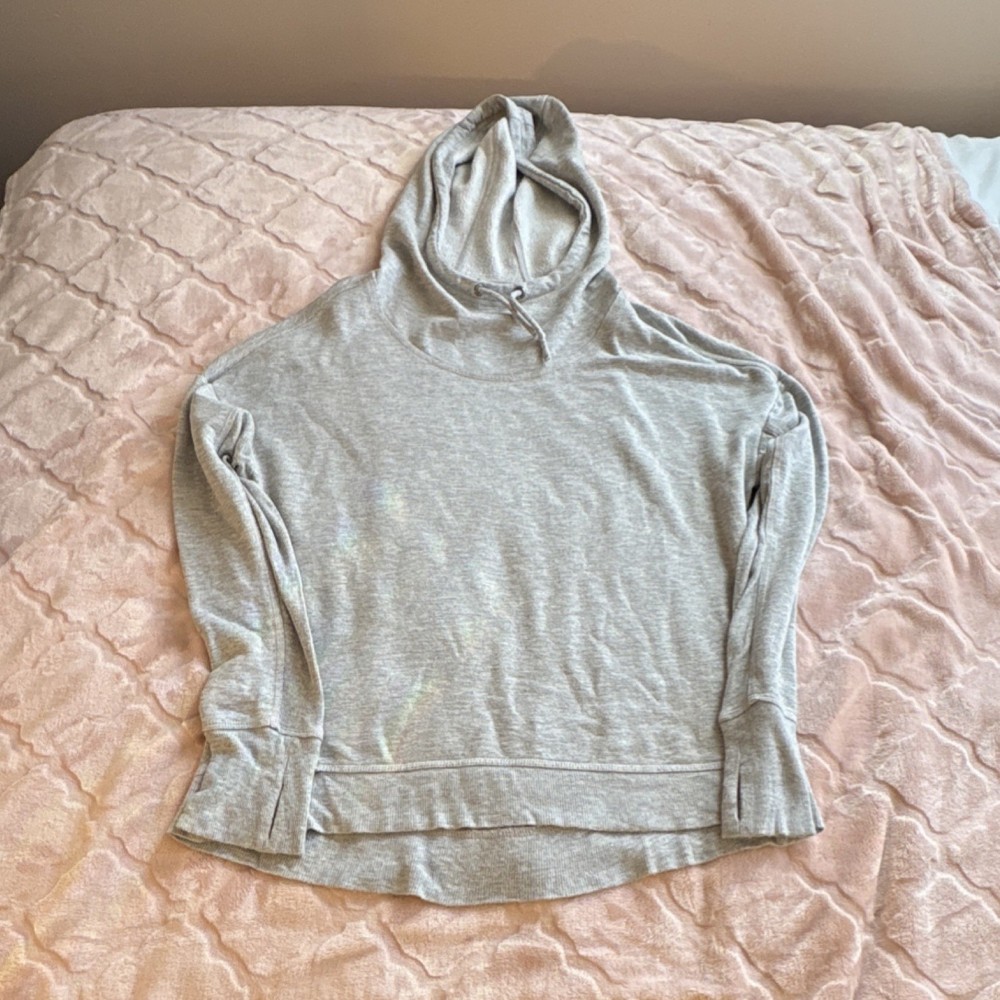Yogalicious Women's Gray Solid Pullover Hoodie Long Sleeve Crew Neck Knit