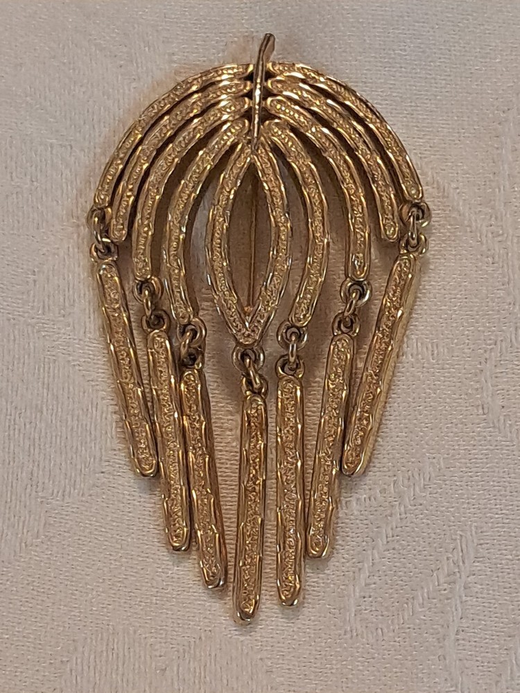Vtg Signed Sarah Coventry Gold Tone Brooch Pin Textured Dangle Statement