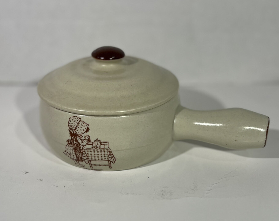Vintage  HOLLY HOBBIE Country Living Casserole Ovenware with Lid. VGC