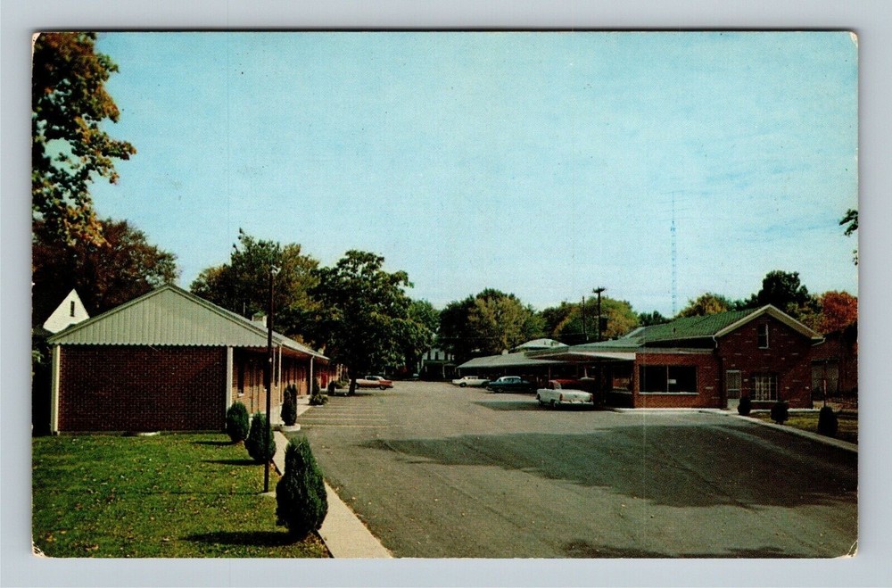 Bellefontaine Fountain Lodge Motel Antique Classic Cars Vintage Ohio Postcard