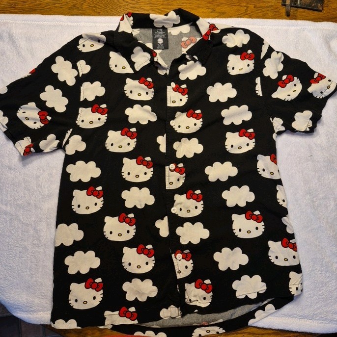 Hello Kitty Sanrio Mens Shirt Size Small Short Sleeve Rayon Button Up