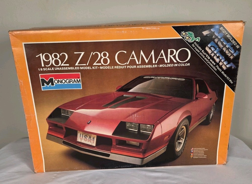 Vintage Monogram 1982 Z/28 Camaro 1/8 Scale Model Kit #2607 COMPLETE w/Box