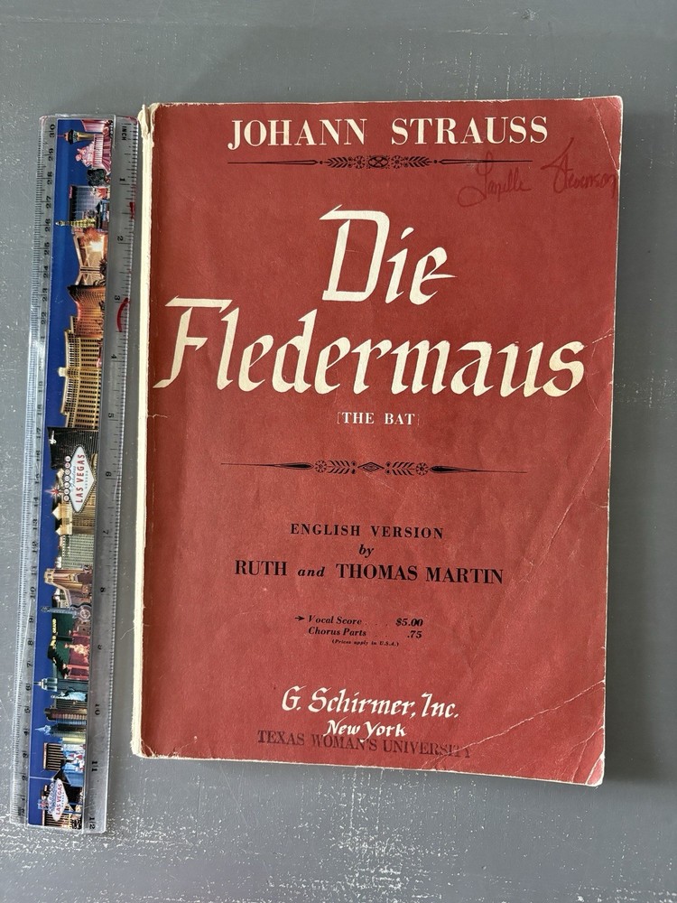 Johann Strauss Die Fledermaus Vocal Score English Version G Schirmer 1951