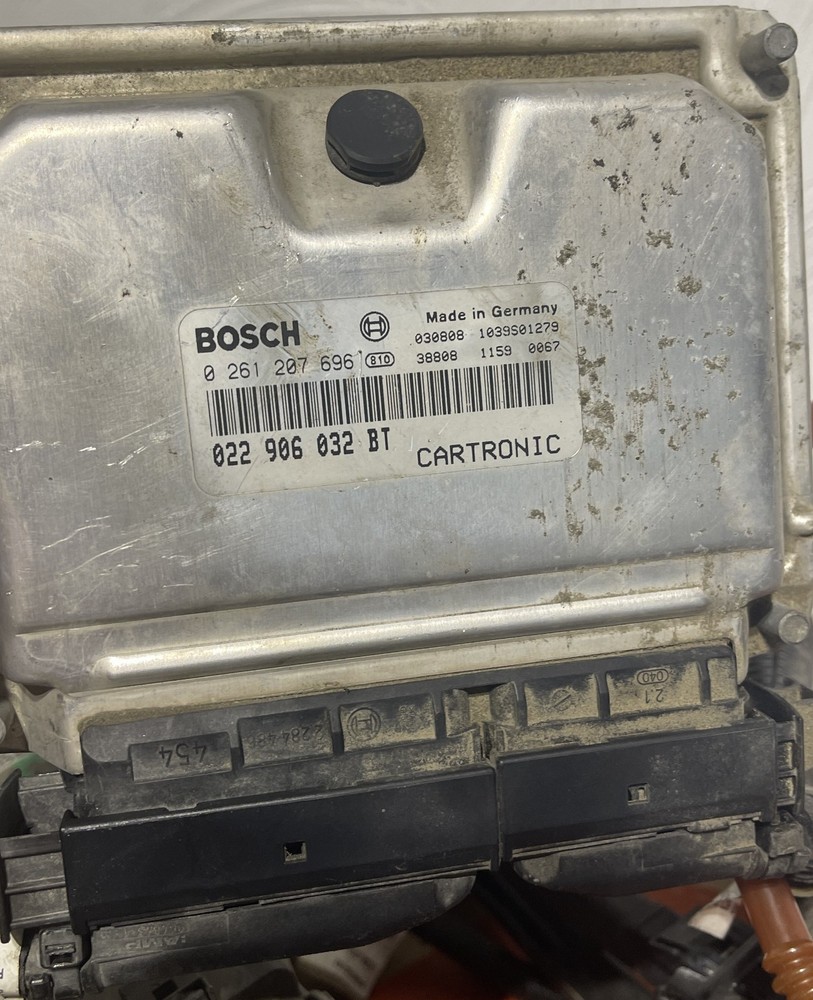 2003-2006 Porsche Cayenne ECU 261207696 022906032BT