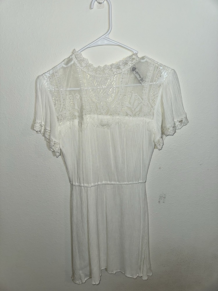 White Lace Pleated Short-Sleeve Dress – Elegant & Feminine