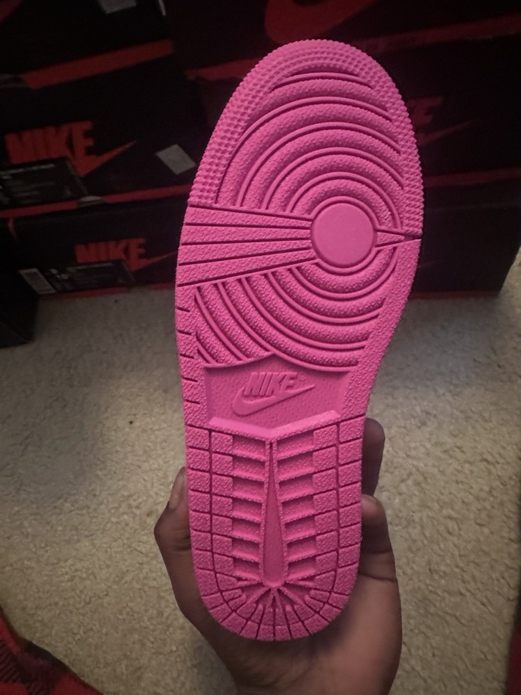 Glitter Pink Travis Scott’s 1’s Lows