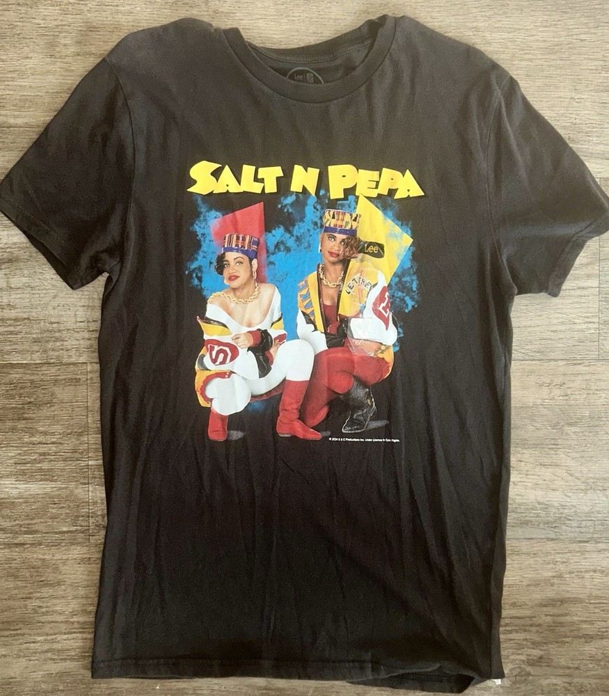 Lee Salt n' Pepa Graphic T Shirt Crew Neck Soft Black Cotton Men's Small
