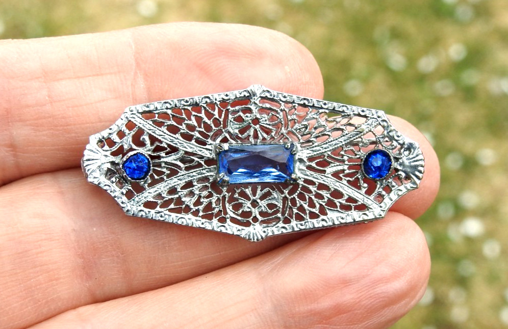 Antique Silver toned Art Deco Delicate Filigree & Blue Rhinestones Brooch Pin