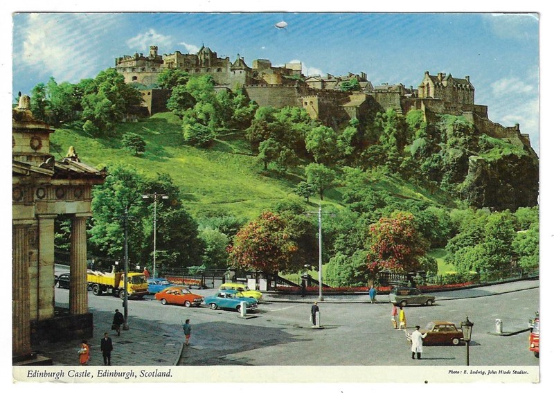 Vintage EDINBURGH CASTLE Street View Postcard - Edinburgh Scotland 4 x 6