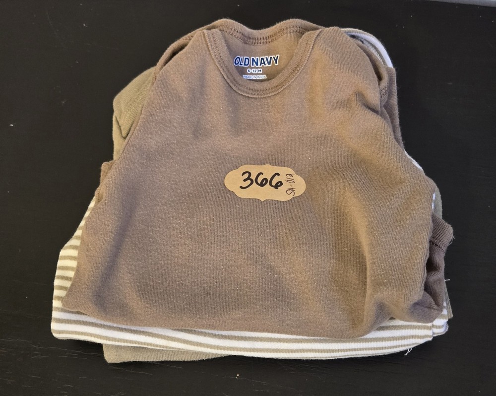 Old Navy Infant Boys (3)  Size 6-12 Months Long Sleeve One Piece