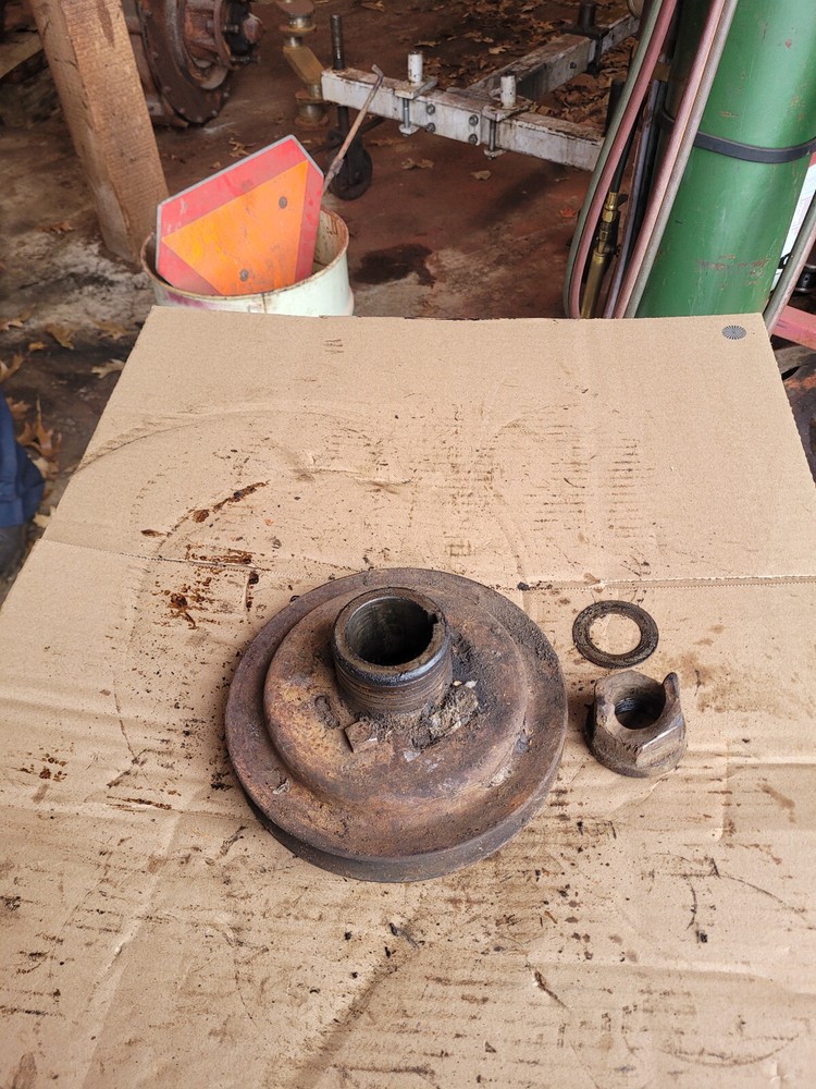 Allis-Chalmers UC U TRACTOR M CRAWLER Front Crank Pulley U318