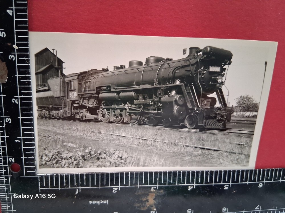 GRAND TRUNK WESTERN RAILROAD 2-8-2 LOCOMOTIVE #6038 PHOTO FREIGT TRAIN 1950's