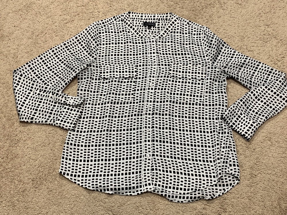 The Limited Womens Button Down Shirt Size Large Black White Print Pockets Flowy