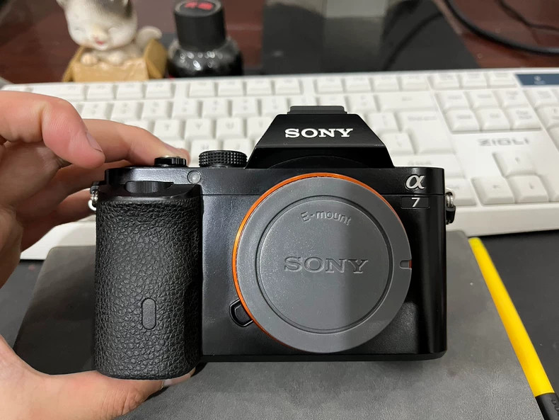 Sony Alpha a7 24.3MP Mirrorless Full Frame Digital Camera Body