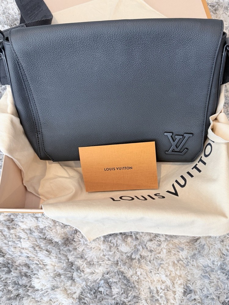 Louis Vuitton Aerogram Messenger Bag Black Leather Crossbody w Box Receipt