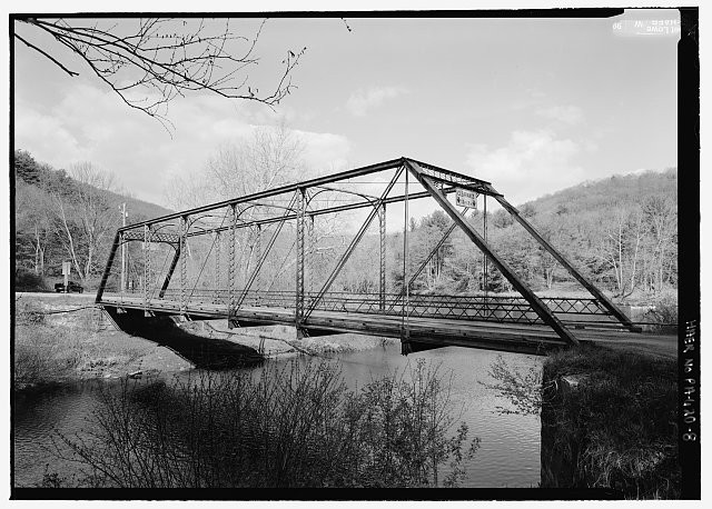 8. OBLIQUE PERSPECTIVE FROM W OF COMPLETE TRUSS. - River Road Bridge, Spanning
