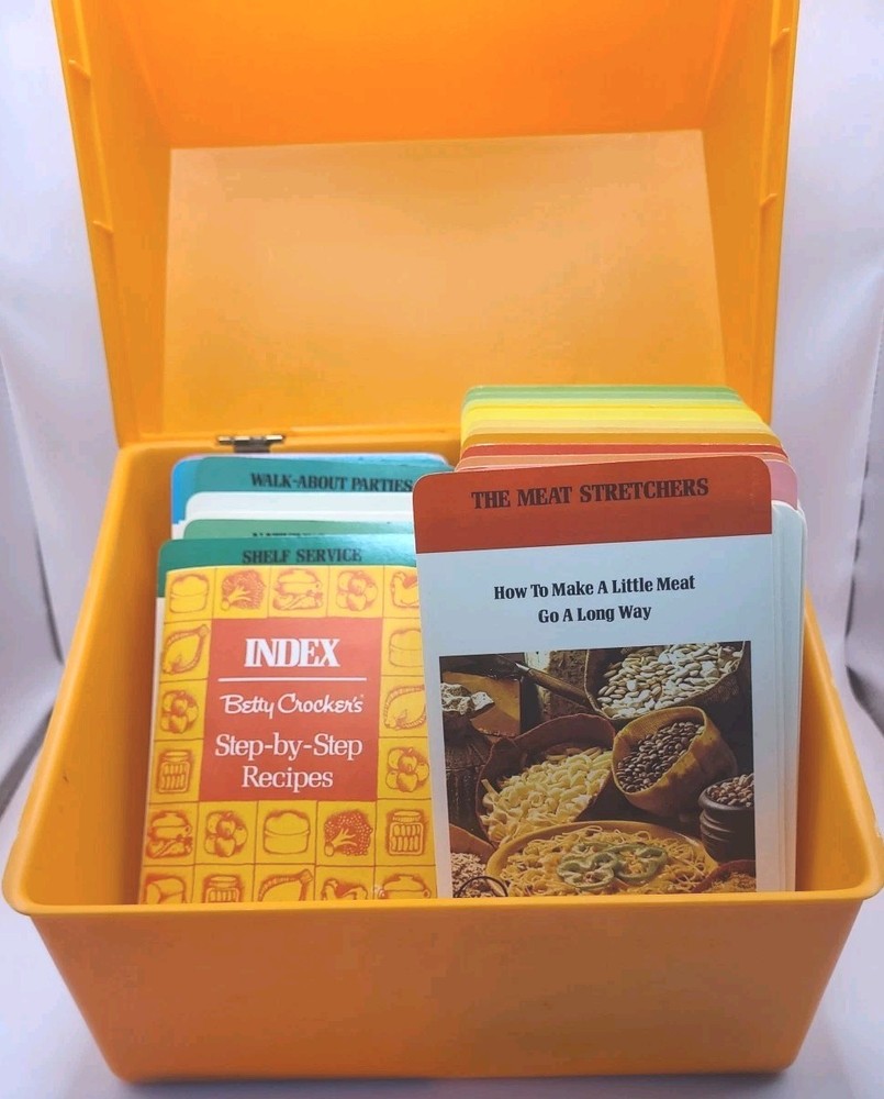 Vtg. 1976 BETTY CROCKER -Step by Step Library Recipes-Orange Plastic Box/Cards