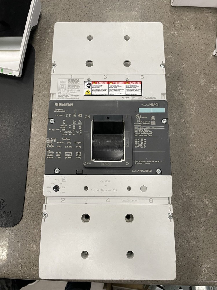 Siemens NMG Frame Molded Case Circuit Breaker – 800A, 3-Pole (Type NMG)