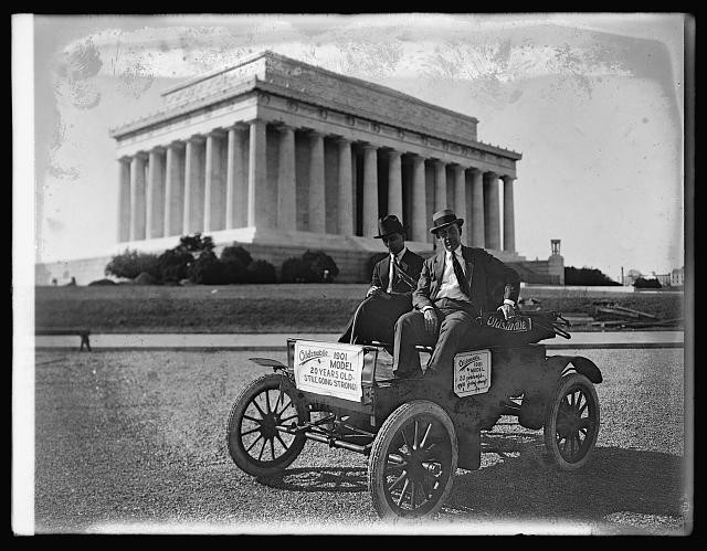 Oldsmobile Mr. Wilburn D. Thomas, in front of Lincoln Memorial, Washington,