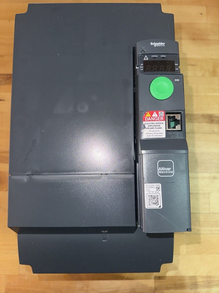 Schneider Electric Altivar Machine 320 ATV320D11N4B 15HP VFD Drive 480V