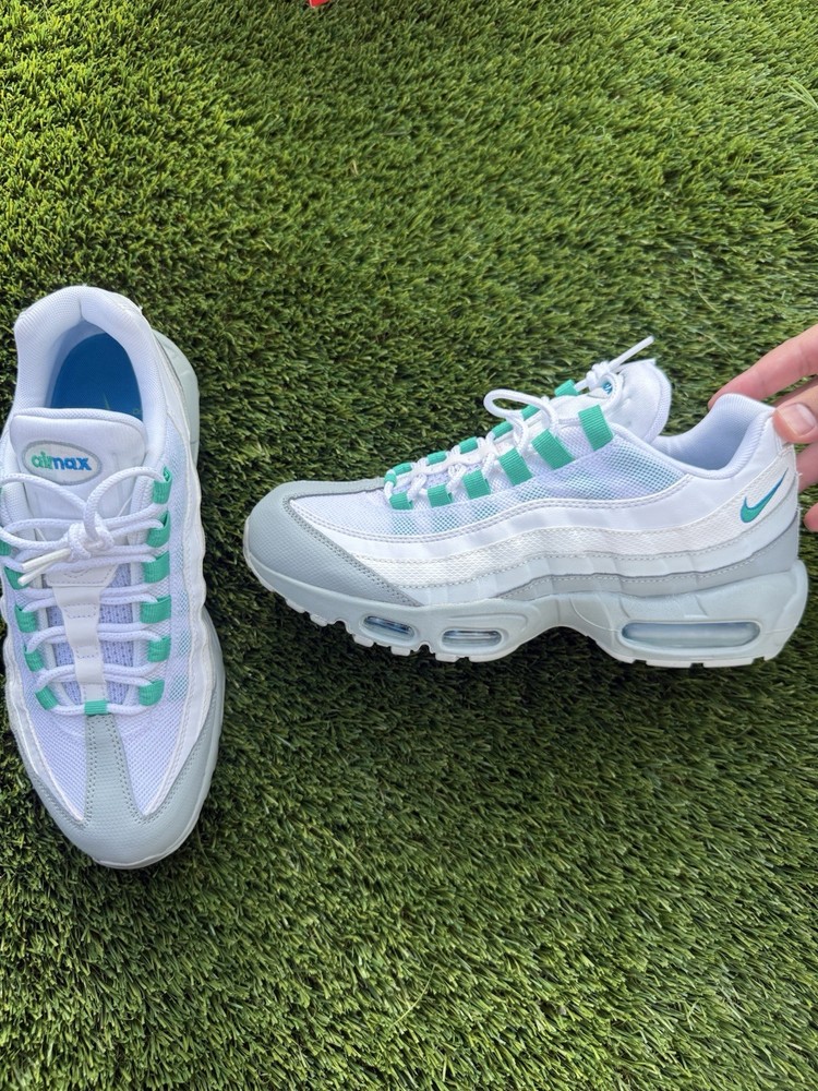 Nike Shoes And Comes With The Nike Box Clear Emerald
