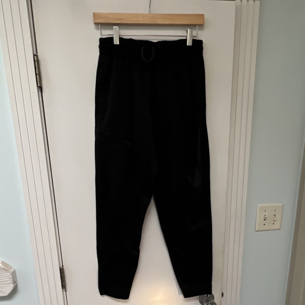 Nike Dri-FIT Men's Black Jogger Pants Size M Drawstring Elastic Waist Zip Pocket