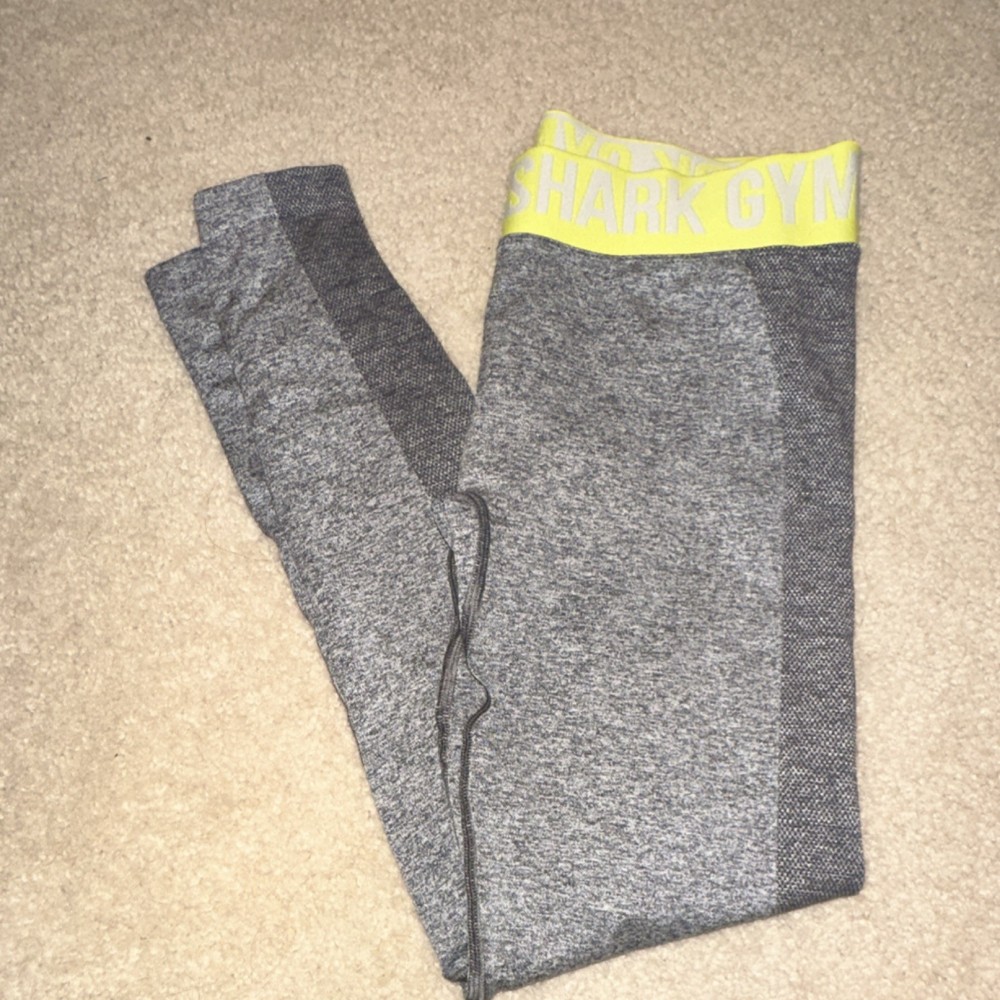 Gymshark Ankle Leggings Gray Yellow Waistband Women’s Size M Knit Activewear