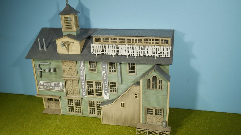 HO Scale  Bar Mills #0852 SHIPYARD BREWING CO  Background Building  (Built Up)