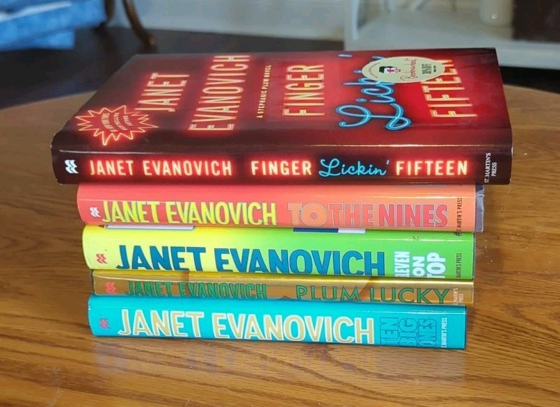 Janet Evanovich Stephanie Plum Lot of 5 Hardcovers (10, 11, 15 + Plum Lucky)