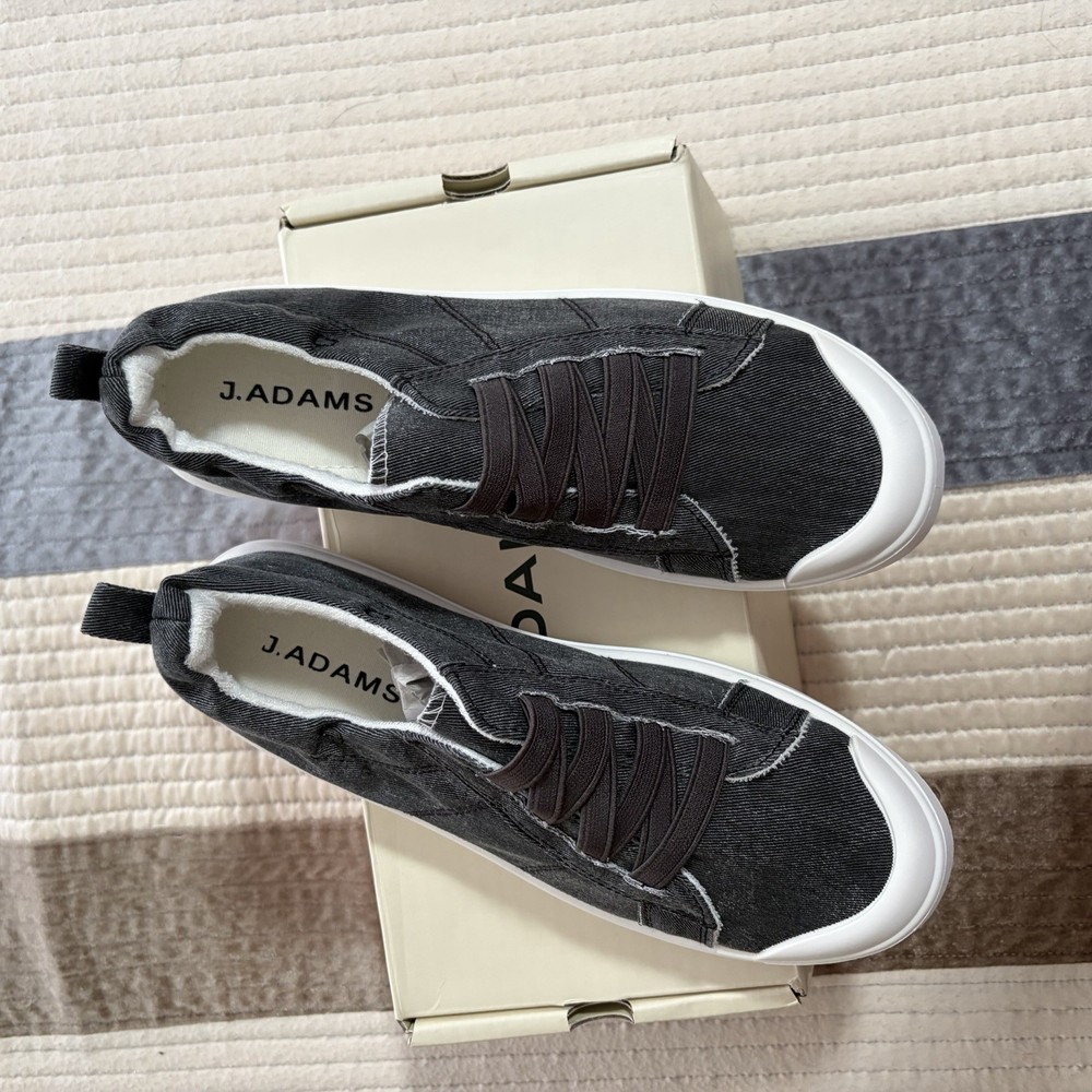 J. Adams Taylor Woman’s Black/White Canvas Slip-On Sneakers Round Toe Size 8