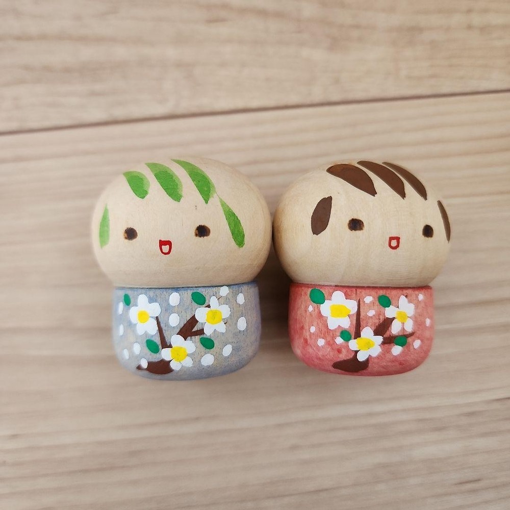 Kokeshi Doll Set of 2 Traditional Japanese Collectibles 4.5cm New